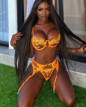 Bianca, 22